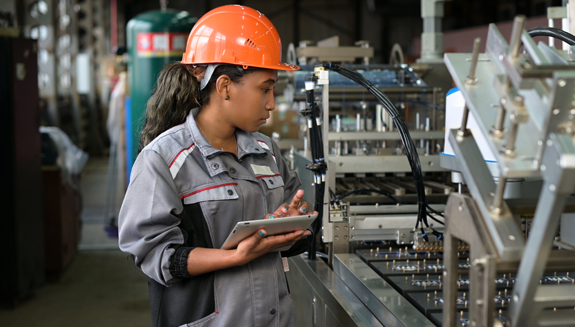 1660240349659 Workertabletinspectionmachinery