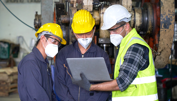 1660318157286 Workerslaptophardhatmasks