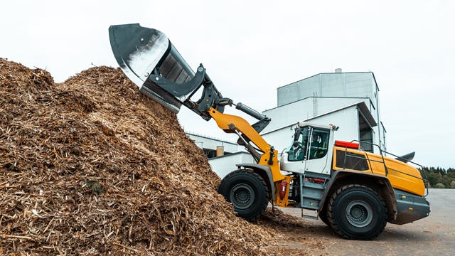 Worker dies after collision with wheel loader at wood recycling facility