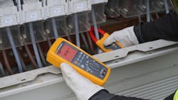 Figure 2. The Fluke 283 FC/PV Solar Digital Multimeter and Wireless Current Clamp allow for convenient transmission of measurements, eliminating the hassle of wires and enabling technicians to install the current clamp in an enclosure to take measurements at a safe distance. Figure 2. The Fluke 283 FC/PV Solar Digital Multimeter and Wireless Current Clamp allow for convenient transmission of measurements, eliminating the hassle of wires and enabling technicians to install the current clamp in an enclosure to take measurements at a safe distance.