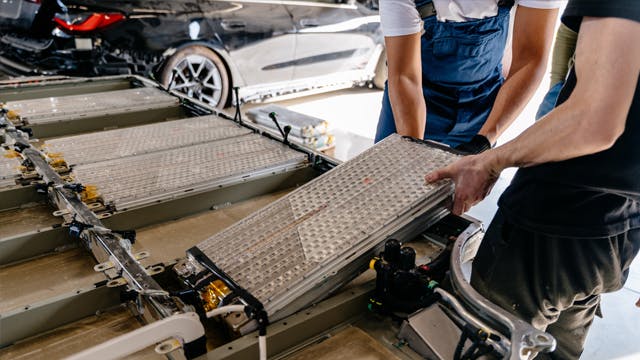 BlueOval SK receives $9.63B to build 3 battery manufacturing plants in Tennessee and Kentucky