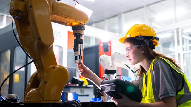 Manufacturing minute: 4 must-read articles on reshoring with robotics, digitizing legacy equipment, and more