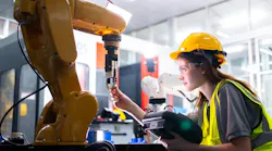 Manufacturing minute: 4 must-read articles on reshoring with robotics, digitizing legacy equipment, and more