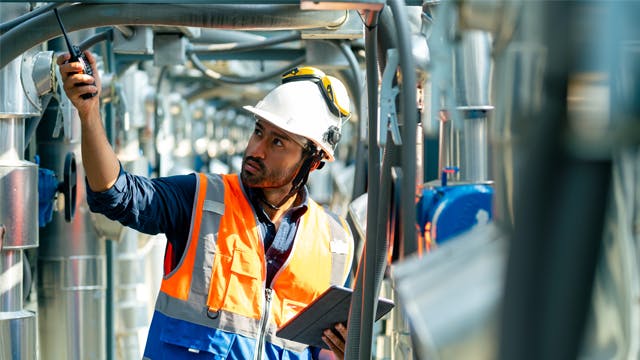 Manufacturing minute: 4 must-read articles on Gen Z blue-collar workers, servant leadership, industries harnessing AI, and more