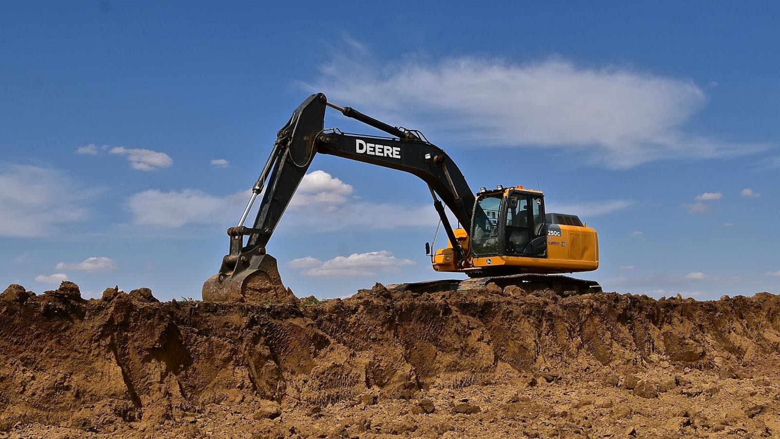 Deere & Co. announces reshored $70 million US factory, new distribution center