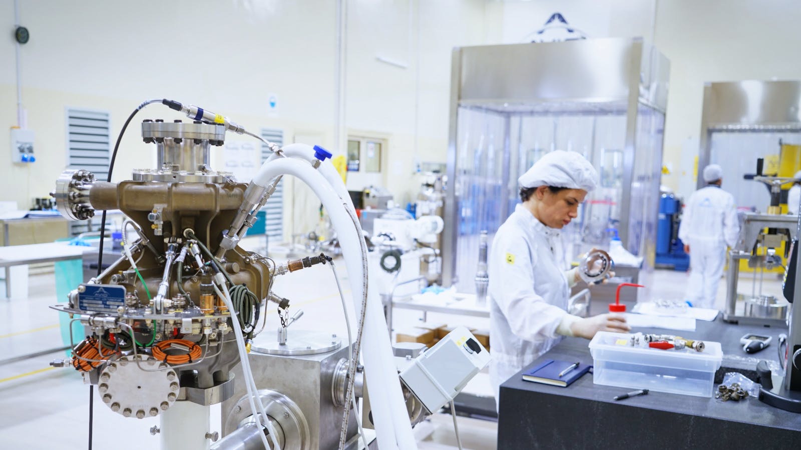 avio_clean_room_2