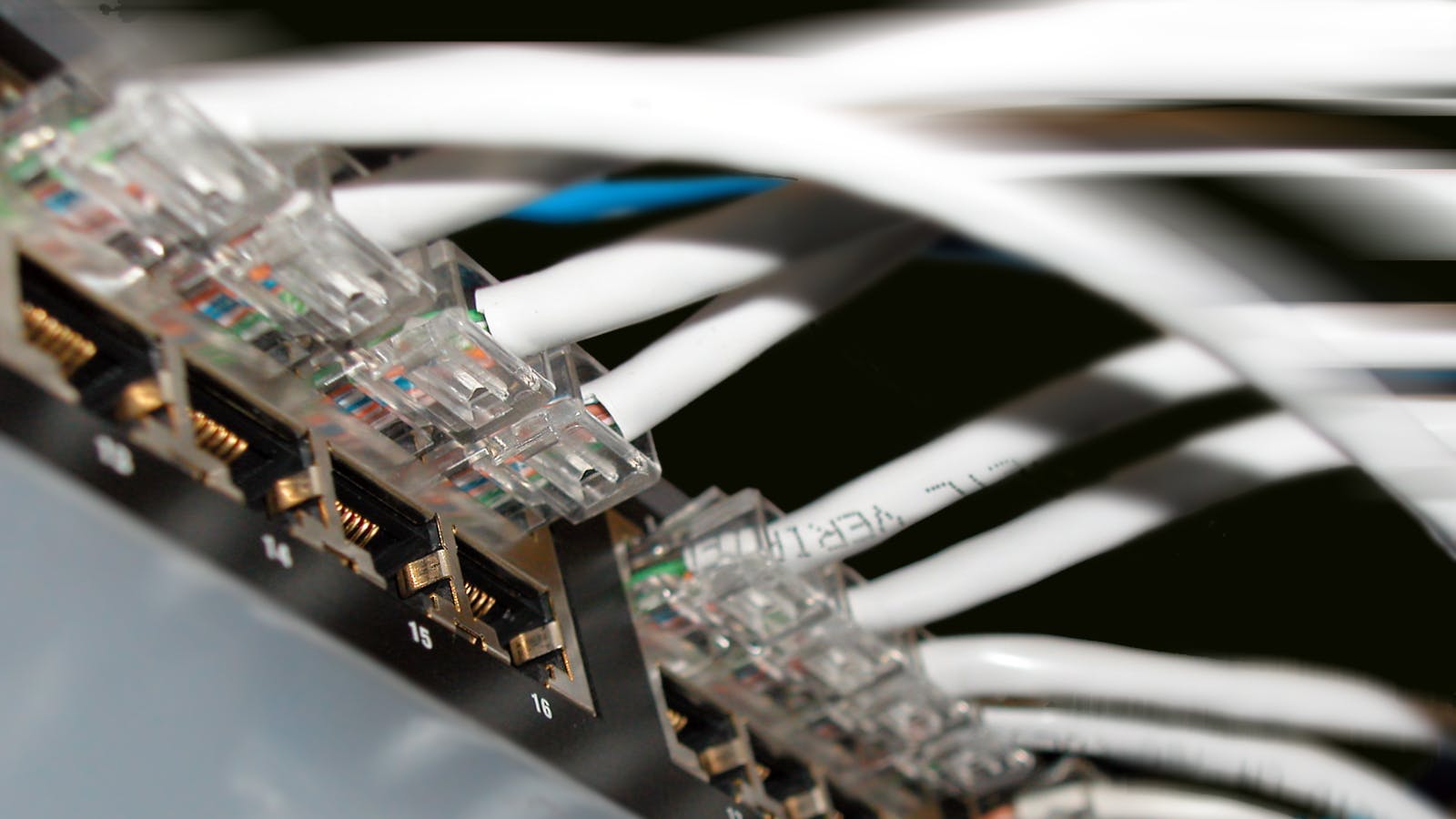 connectorsid_19734bevdldreamstime