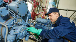 engineerworkingcompressorid_47746983dmitry_kalinov engineerworkingcompressorid_47746983dmitry_kalinov